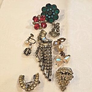 Vintage lot of (8) rhinestone earrings